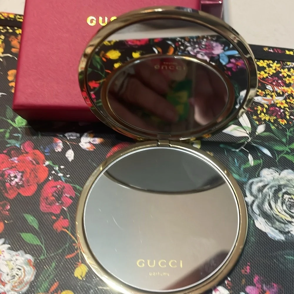 Stunning compact GG mirror, new - Picture 3 of 4
